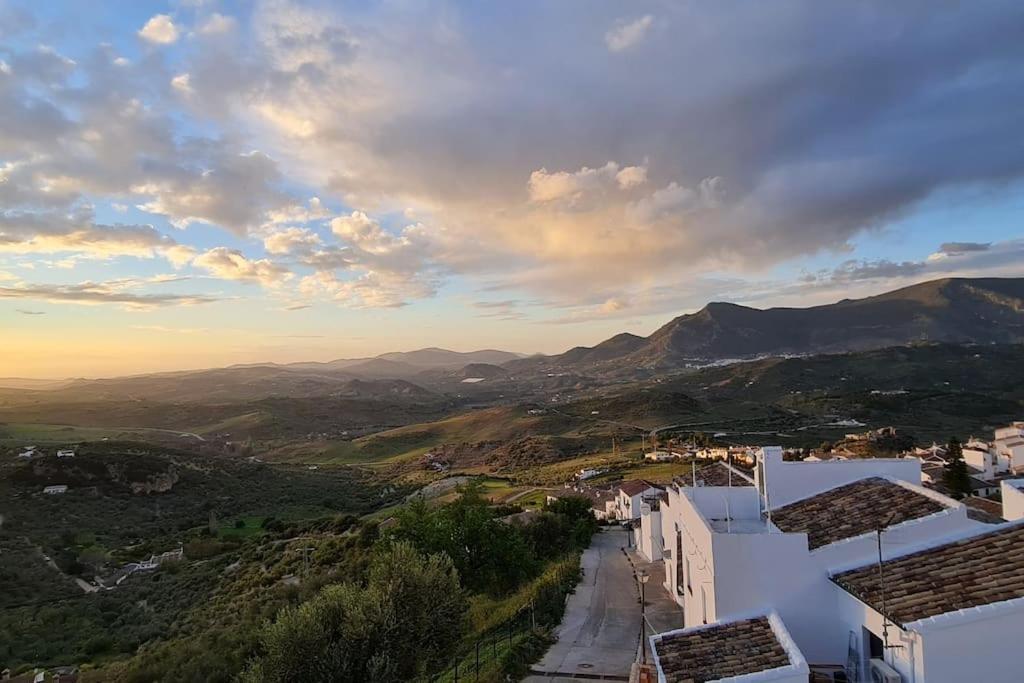 Entre Vistas Guest House Zahara De La Sierra Exterior photo